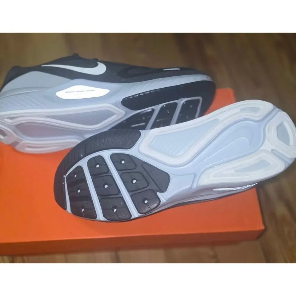 Nike Structure 26 